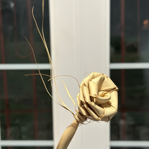 Handcrafted Dried Sweetgrass Roses - Picture 10 of 11